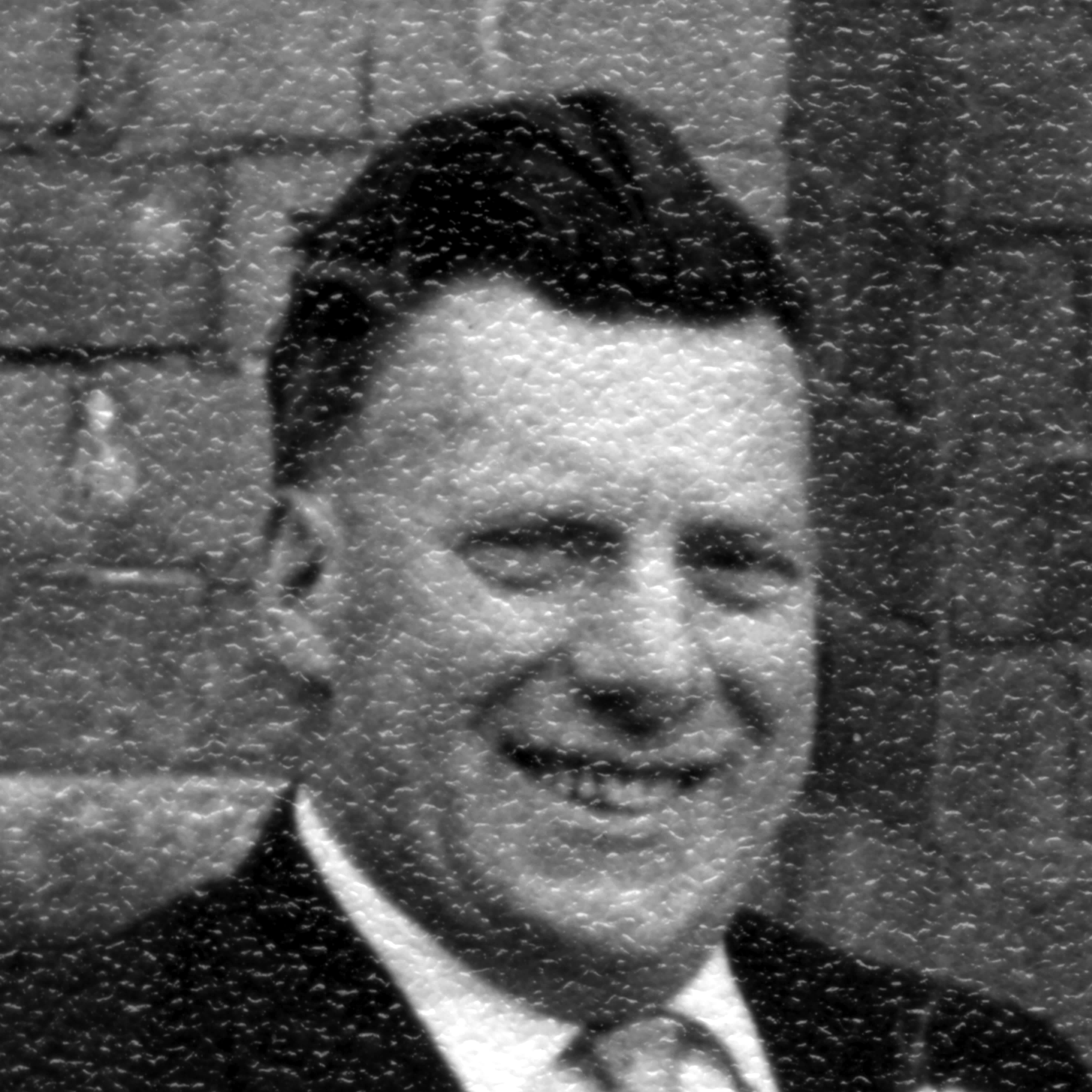 Photo of photos/Gordon Donald Thomas McLennan bn 1911 portrait
